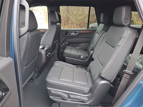 New 2026 GMC Yukon Denali image 7