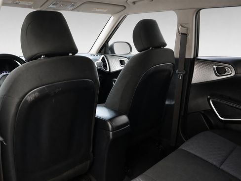 Used 2020 Kia Soul LX FWD image 18
