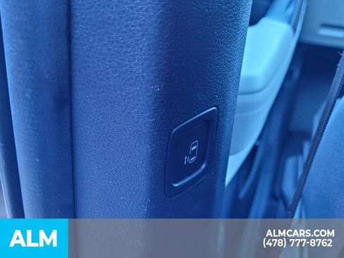 Used 2023 Kia Carnival LX image 22