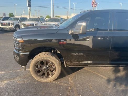 Used 2025 RAM 2500 Laramie AWD/4WD image 12