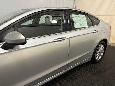 Used 2017 Ford Fusion SE w/ Fusion SE Technology Package image 7