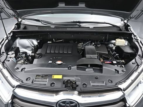 Used 2016 Toyota Highlander Limited w/ Driver Technology Package AWD/4WD image 64