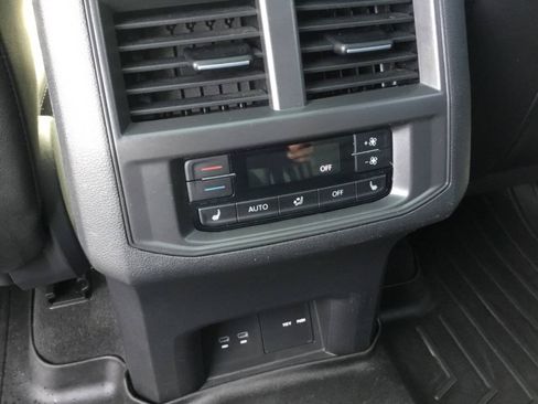 Used 2023 Volkswagen Atlas SEL Premium R-Line AWD/4WD image 7