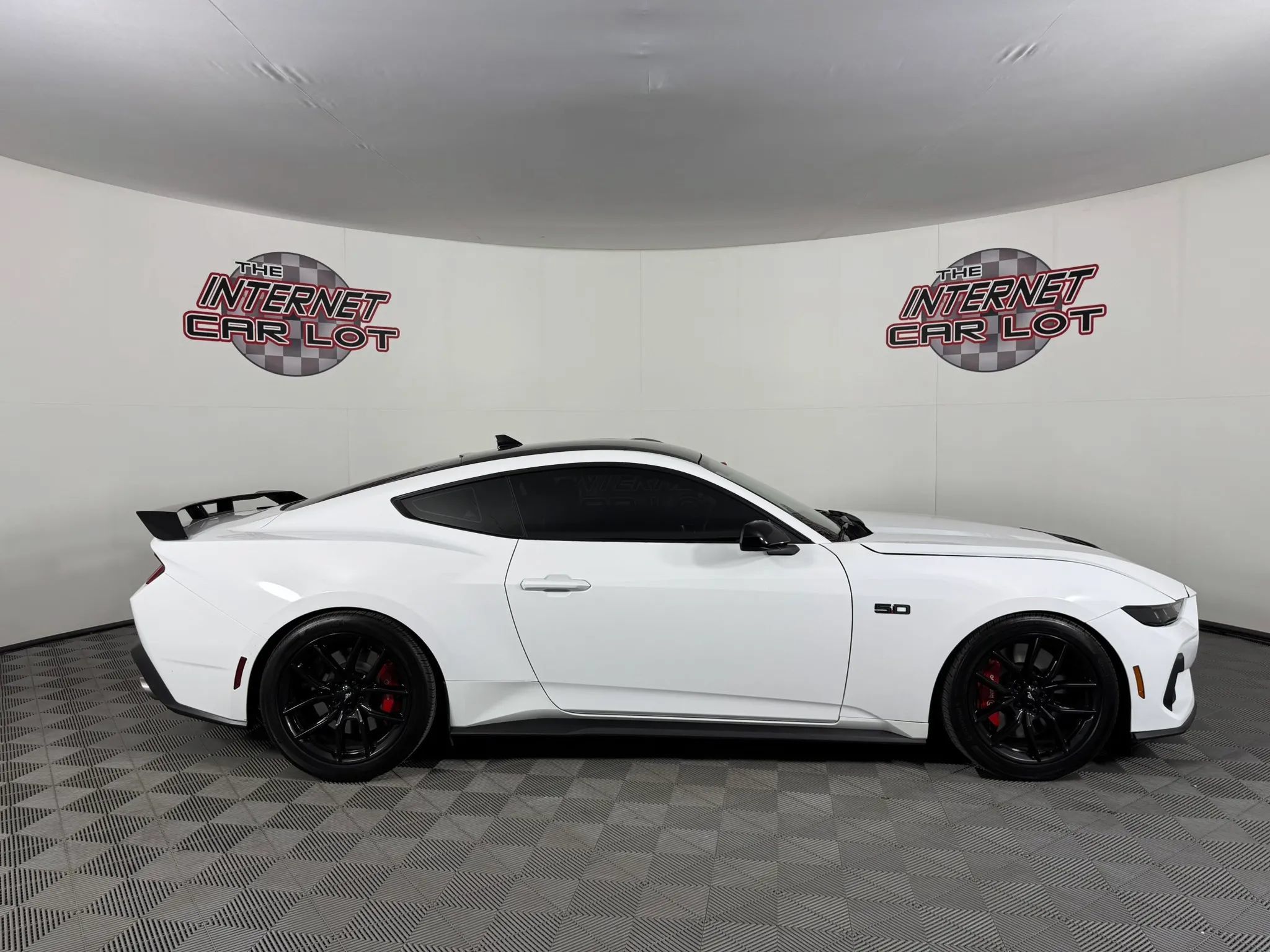 Used 2024 Ford Mustang GT RWD image 8