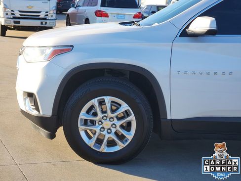 Used 2021 Chevrolet Traverse LT image 11