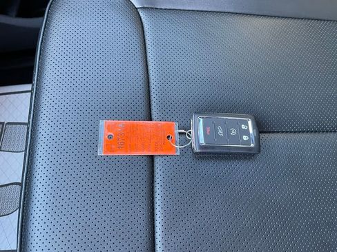 Used 2024 Jeep Grand Cherokee L Limited w/ Luxury Tech Group II AWD/4WD image 20