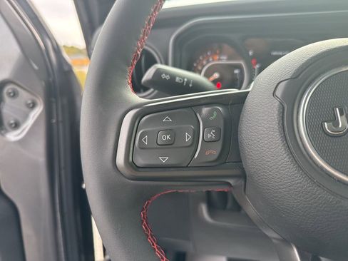 Used 2024 Jeep Gladiator Rubicon image 17