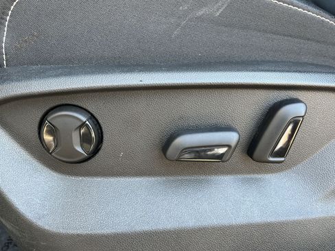 Used 2024 Volkswagen Atlas SE FWD image 24