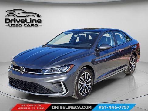 Used 2025 Volkswagen Jetta SE image 1