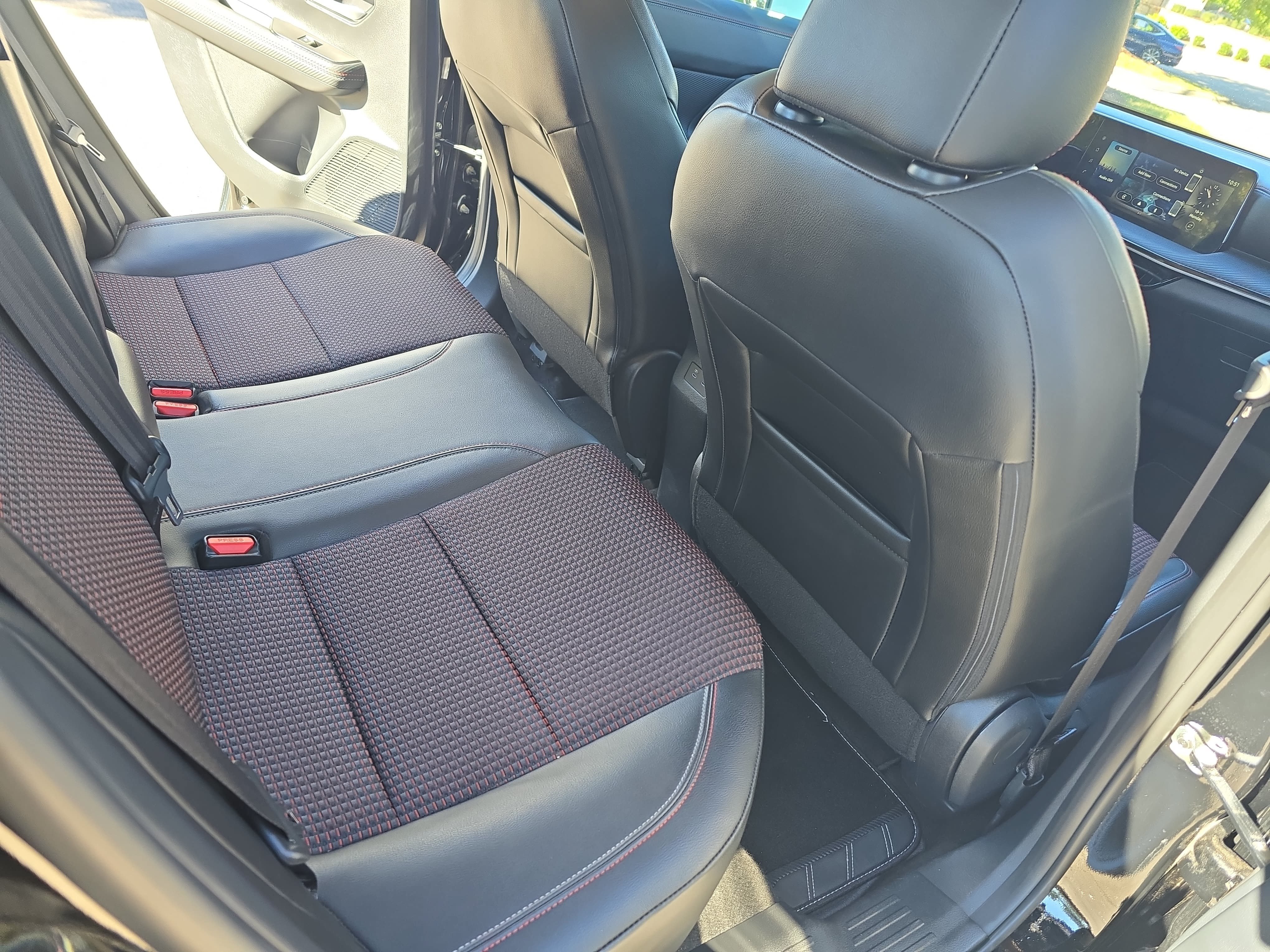 Used 2025 Nissan Kicks SR FWD image 11