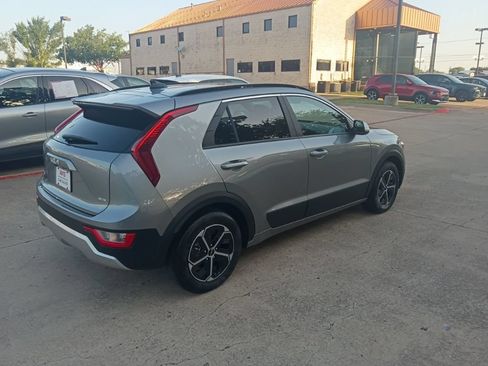 Used 2025 Kia Niro LX FWD image 7