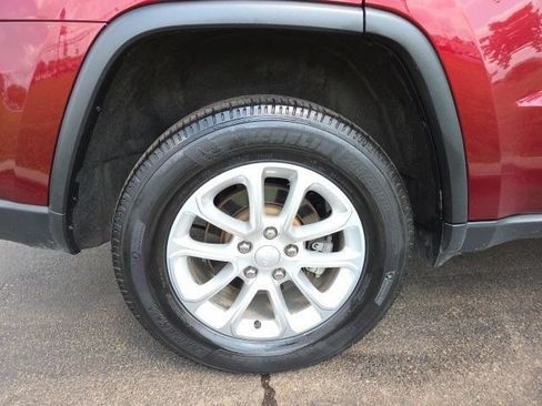 Used 2022 Jeep Grand Cherokee Laredo w/ All-Weather Capability Group AWD/4WD image 54