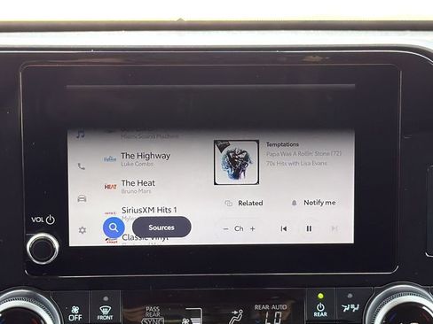 Used 2025 Toyota Highlander LE image 24