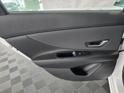 New 2026 Hyundai Elantra Limited FWD image 33