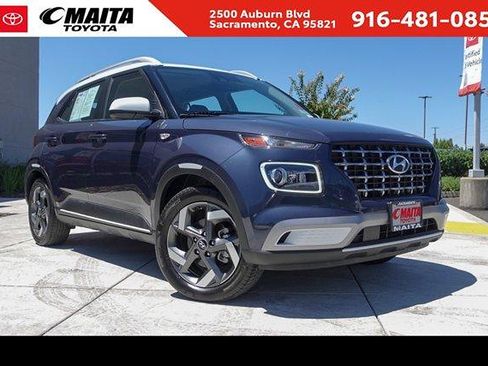 Used 2021 Hyundai Venue FWD image 1