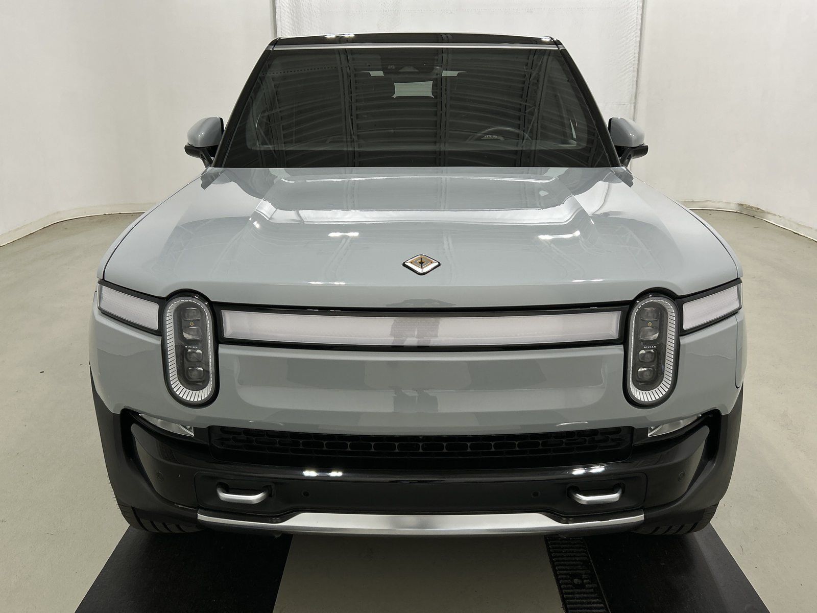 Used 2023 Rivian R1S Adventure Quad AWD/4WD image 8