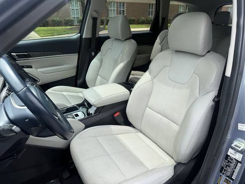 Certified 2024 Kia Telluride EX w/ EX Captain's Chair Package FWD image 11