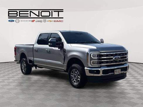 Used 2023 Ford F250 Lariat w/ Lariat Ultimate Package AWD/4WD image 3