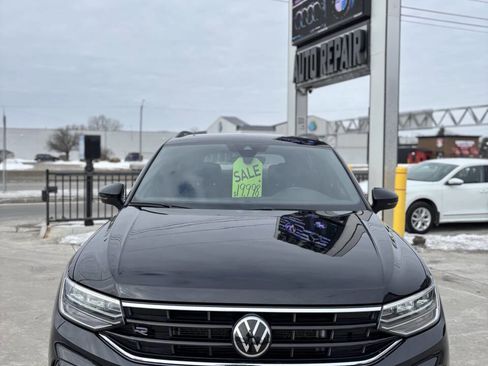 Used 2022 Volkswagen Tiguan SE R-Line image 2