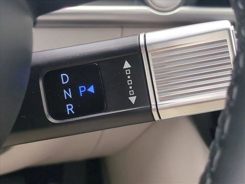 New 2025 Hyundai Tucson Limited image 12