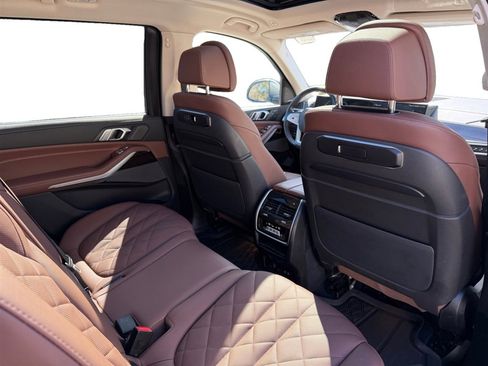 Used 2024 BMW X7 xDrive40i w/ Premium Package image 20