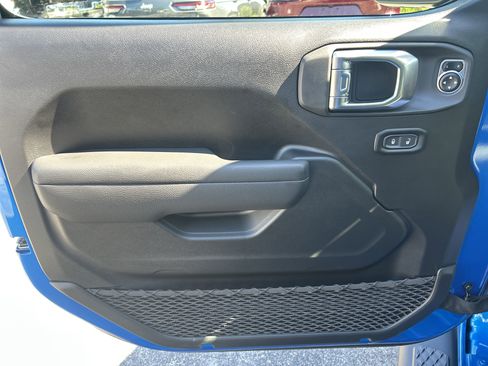 New 2025 Jeep Gladiator Sport image 11