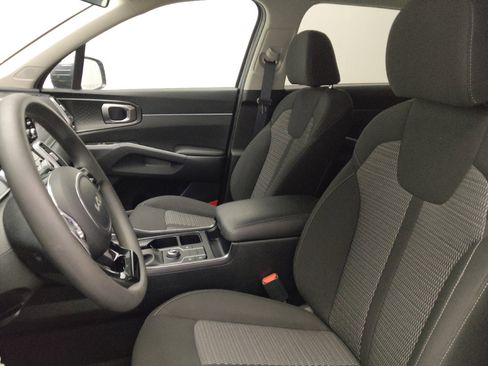 Used 2023 Kia Sorento LX image 17