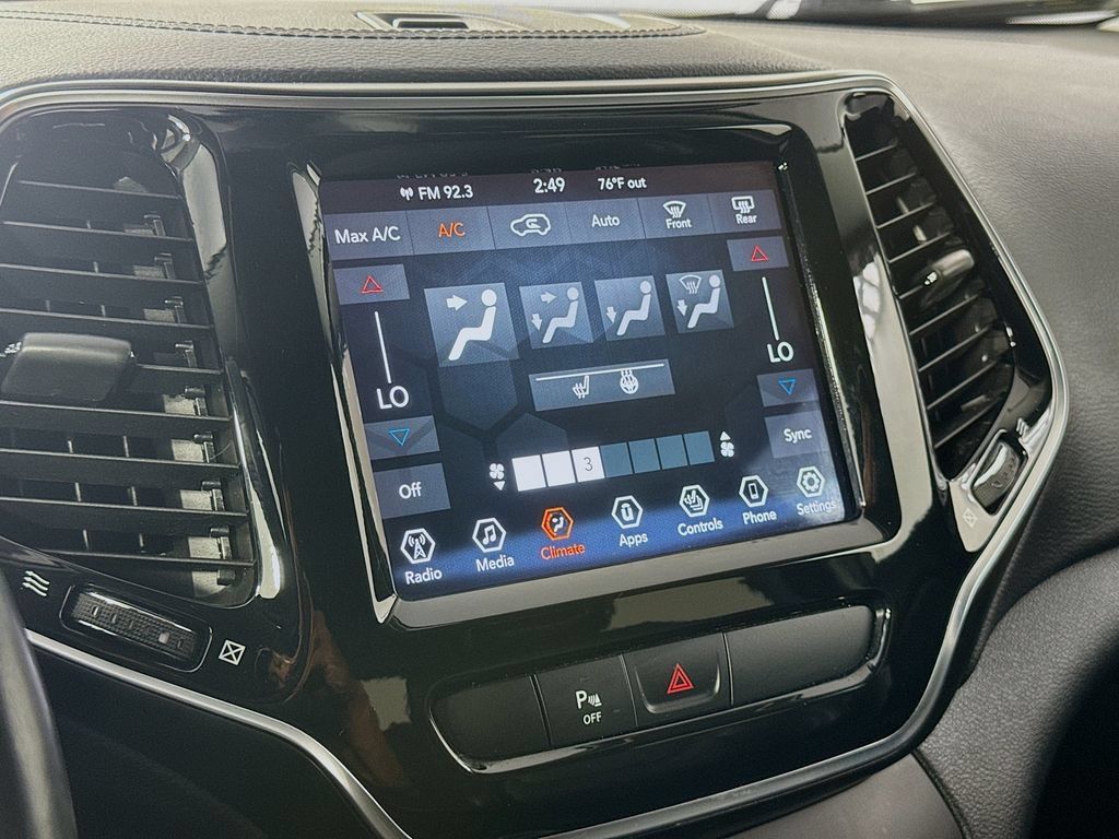 Used 2020 Jeep Cherokee Limited AWD/4WD image 18