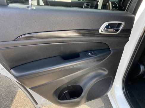 Used 2021 Jeep Grand Cherokee Laredo X AWD/4WD image 25