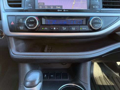Used 2015 Toyota Highlander Limited image 15