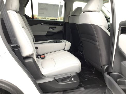 Used 2023 Honda Pilot LX image 29