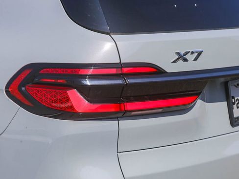 Certified 2024 BMW X7 xDrive40i w/ M Sport Package AWD/4WD image 7