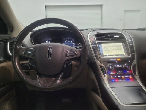 Used 2017 Lincoln MKX Reserve w/ Driver Assistance Package FWD image 22