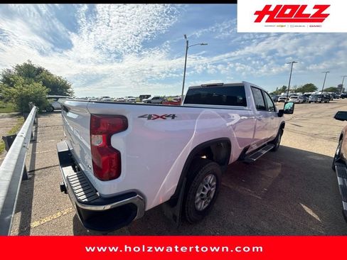 Used 2025 Chevrolet Silverado 2500 LT w/ Convenience Package AWD/4WD image 4