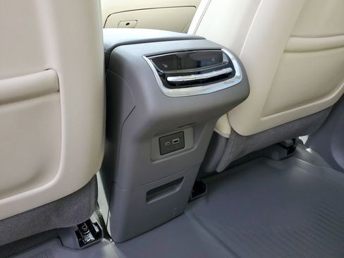 Used 2025 Cadillac XT6 Premium Luxury w/ LPO, Floor Liner Package AWD/4WD image 27