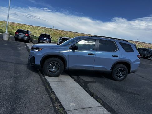 Used 2026 Honda Pilot TrailSport image 2