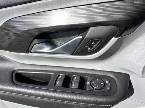 Used 2022 GMC Terrain SLE w/ Driver Convenience Package image 8