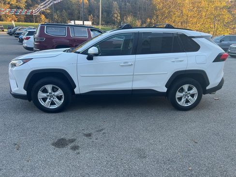 Used 2021 Toyota RAV4 XLE image 8