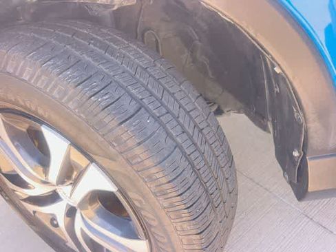Used 2018 Toyota RAV4 LE FWD image 23