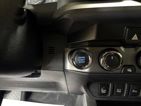 Used 2021 Toyota Tacoma TRD Off-Road w/ Technology Package AWD/4WD image 29