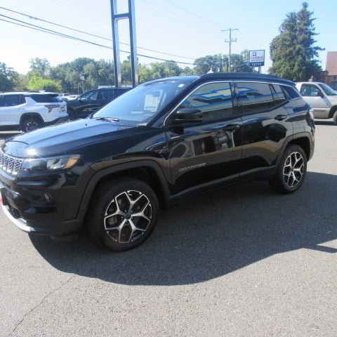 Used 2025 Jeep Compass Limited AWD/4WD image 4