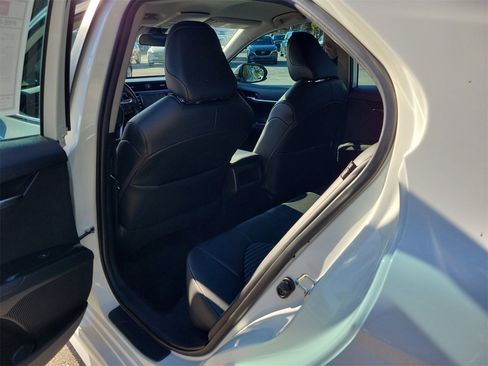 Used 2020 Toyota Camry SE image 9