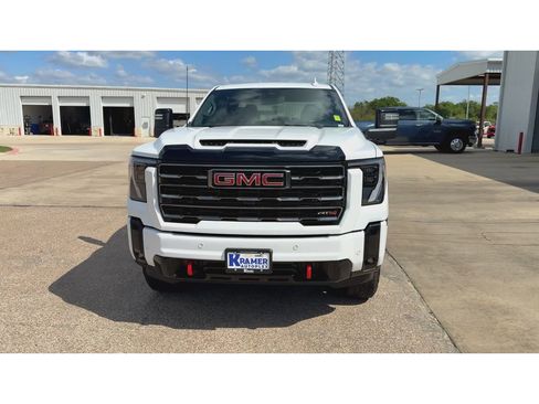 Used 2025 GMC Sierra 2500 AT4 image 3
