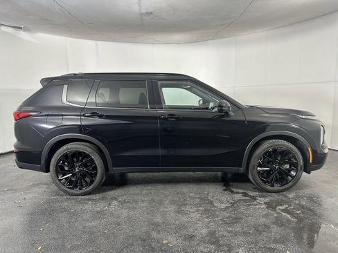 Used 2024 Mitsubishi Outlander SEL Black Edition AWD/4WD image 9