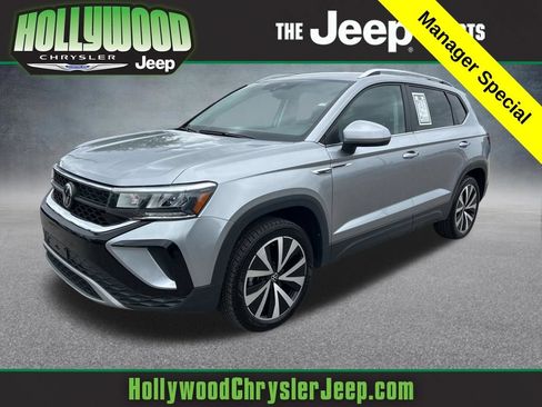 Used 2024 Volkswagen Taos SE FWD image 1