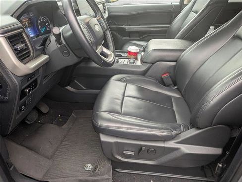 Used 2024 Ford Expedition XLT image 16
