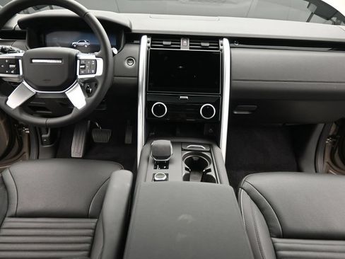 Used 2025 Land Rover Discovery S AWD/4WD image 22