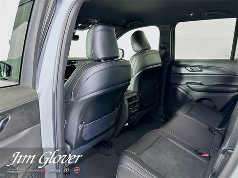 New 2025 Jeep Grand Cherokee Altitude image 14