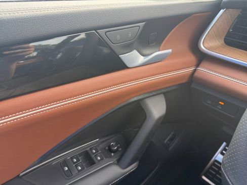 New 2026 Volkswagen Tiguan SEL R-Line AWD/4WD image 32