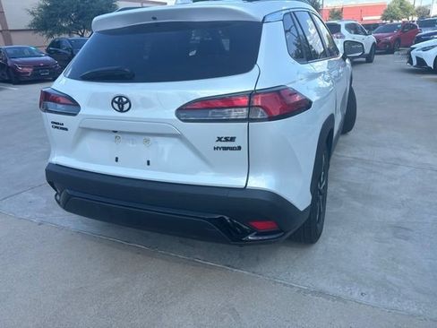 Used 2023 Toyota Corolla Cross AWD Hybrid w/ Convenience Package image 3